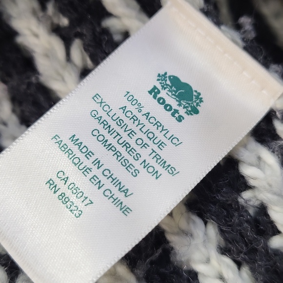 Roots Shawl Collar Zip-Up Sweater in Black and Grau - Picture 5 of 5